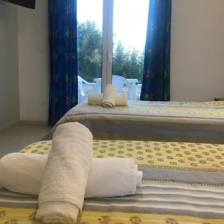 In - Banos And Swimming Pool