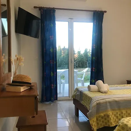 Гостевой дом In - Banos And Swimming Pool Рода